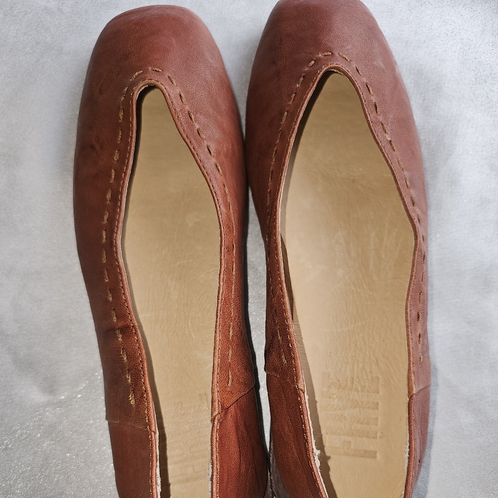 Frye Claire Cognac Flats Sz 7.5 - Picture 9 of 10